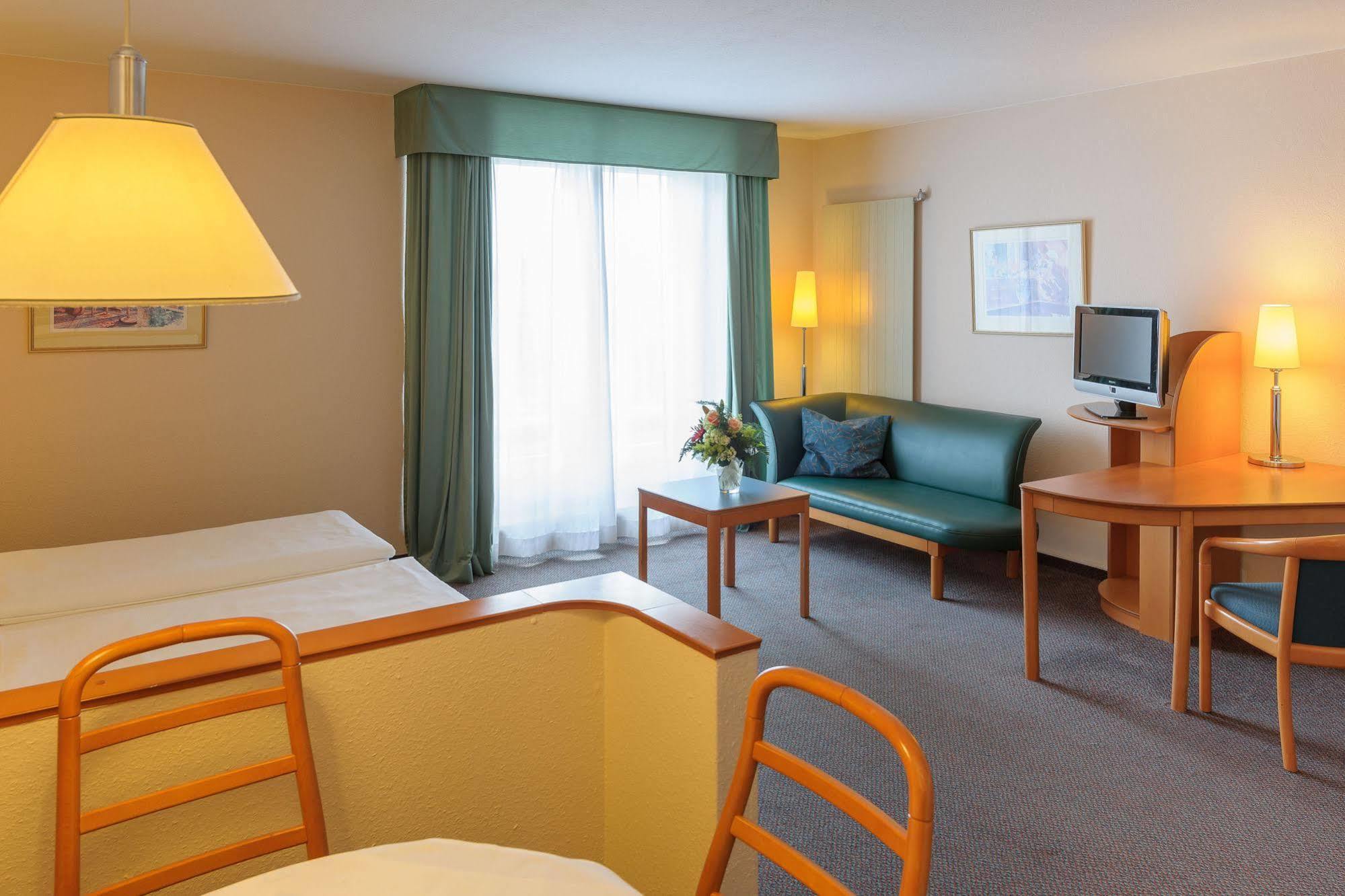 Amedia Boardinghouse Frankfurt Airport Hotel Raunheim Buitenkant foto